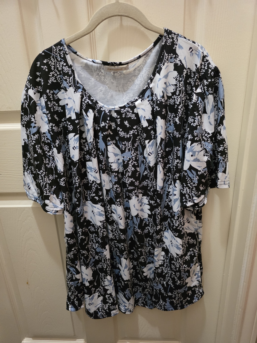 NWOT  Floral Scoop Neck Women's Top - Black & Light Blue